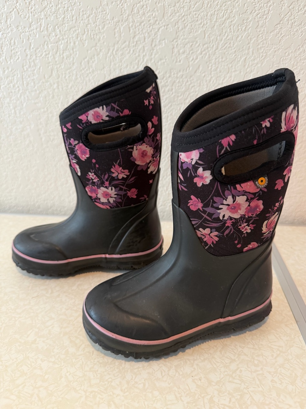 Pretty floral Classic Painter Bogs Boots size 12
